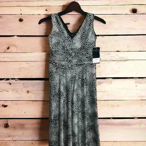 Scarlett NEW W Tags Size 8 Sleeveless Black/White Silky Polka Dot V-Neck Dress - Picture 6 of 7